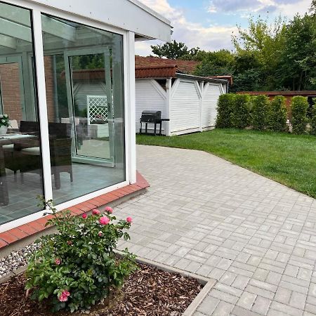 Familienfreundliche Ferienwohnung Mit Wintergarten Badow Esterno foto