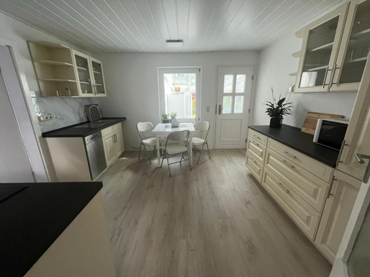 Familienfreundliche Ferienwohnung Mit Wintergarten Badow Esterno foto