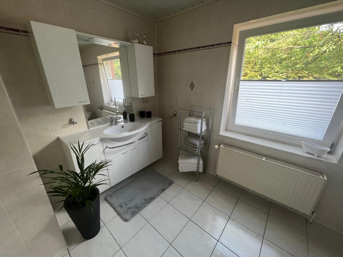 Familienfreundliche Ferienwohnung Mit Wintergarten Badow Esterno foto
