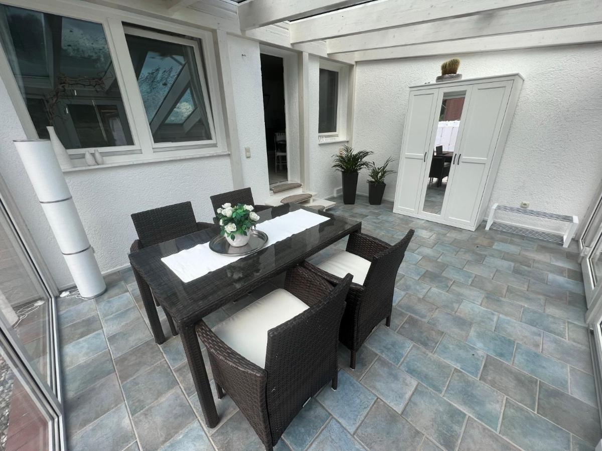 Familienfreundliche Ferienwohnung Mit Wintergarten Badow Esterno foto