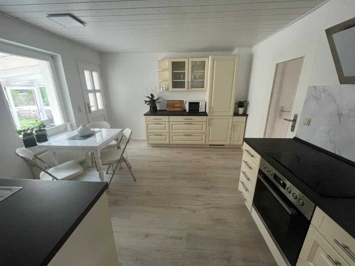 Familienfreundliche Ferienwohnung Mit Wintergarten Badow Esterno foto