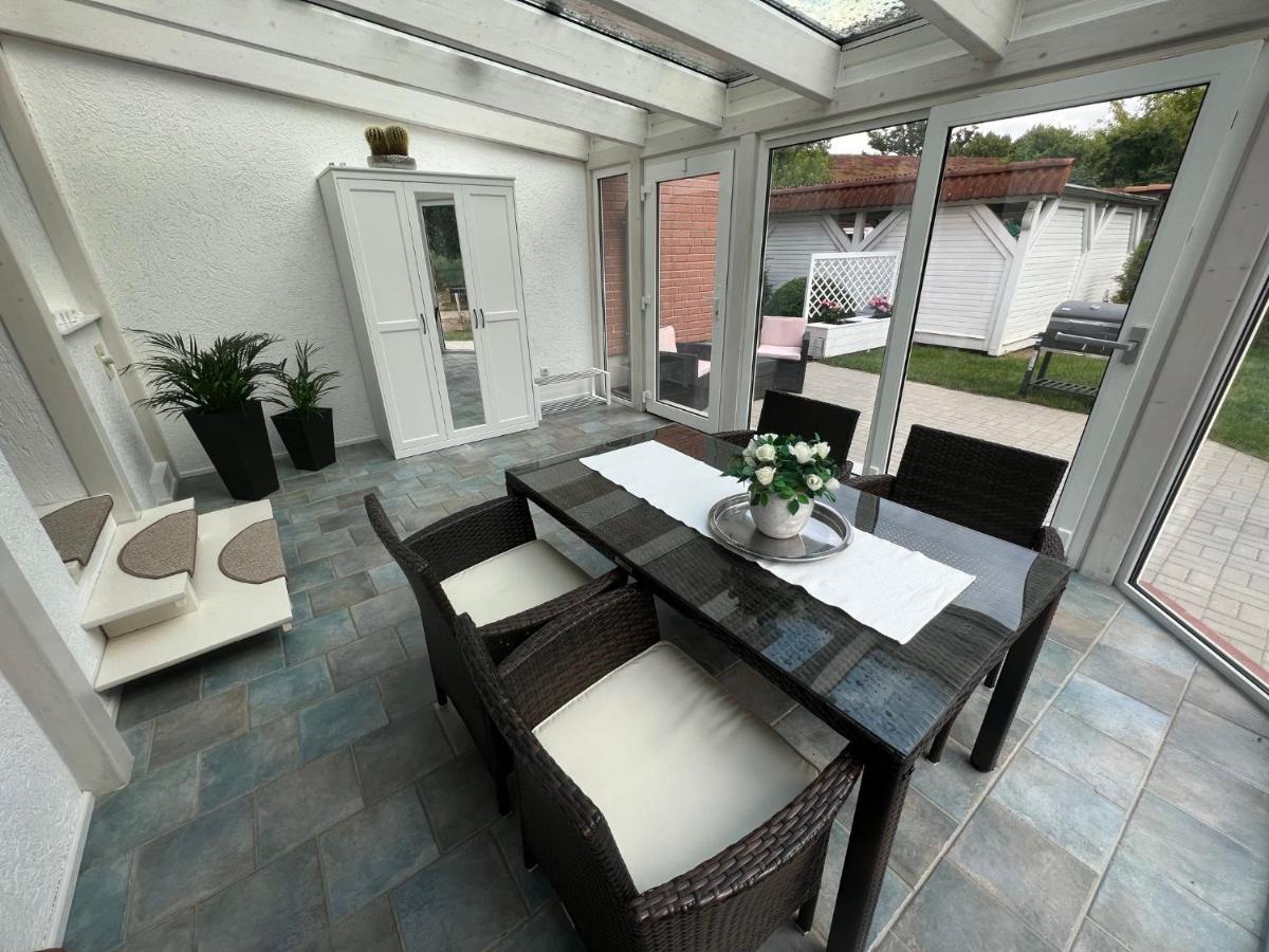 Familienfreundliche Ferienwohnung Mit Wintergarten Badow Esterno foto