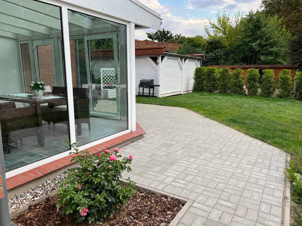 Familienfreundliche Ferienwohnung Mit Wintergarten Badow Esterno foto