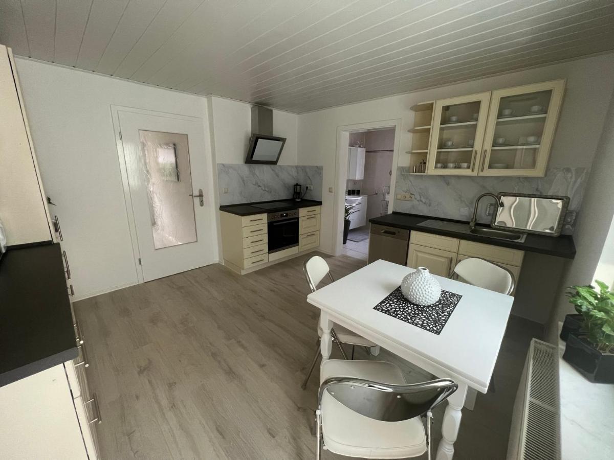 Familienfreundliche Ferienwohnung Mit Wintergarten Badow Esterno foto