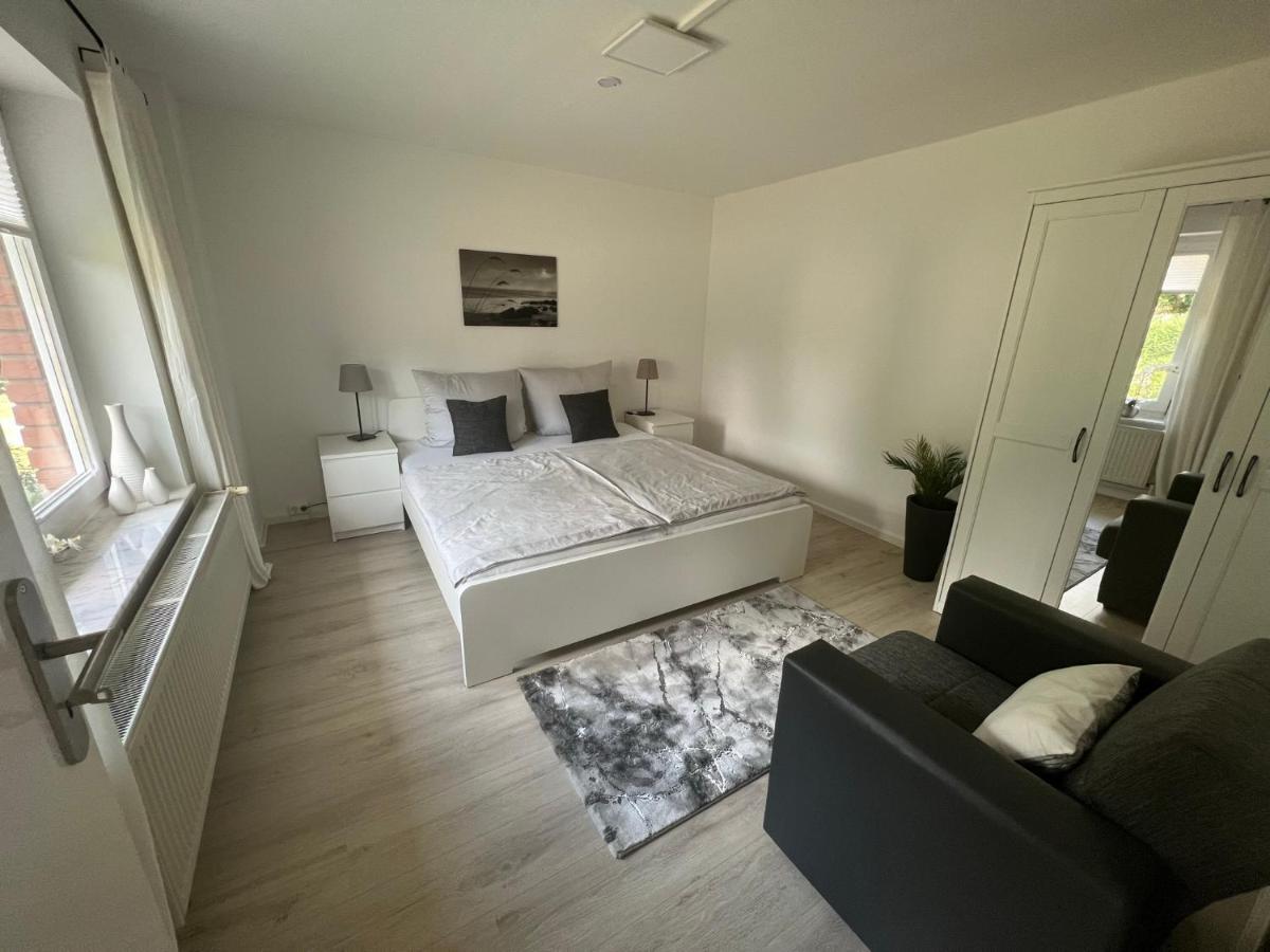 Familienfreundliche Ferienwohnung Mit Wintergarten Badow Esterno foto